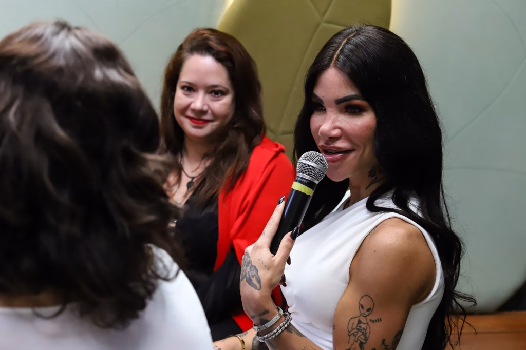 Vicki Demito lidera estreia do TransTalker